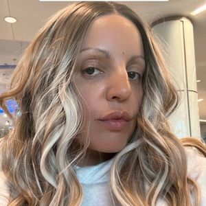 Meet your Posher, Carly